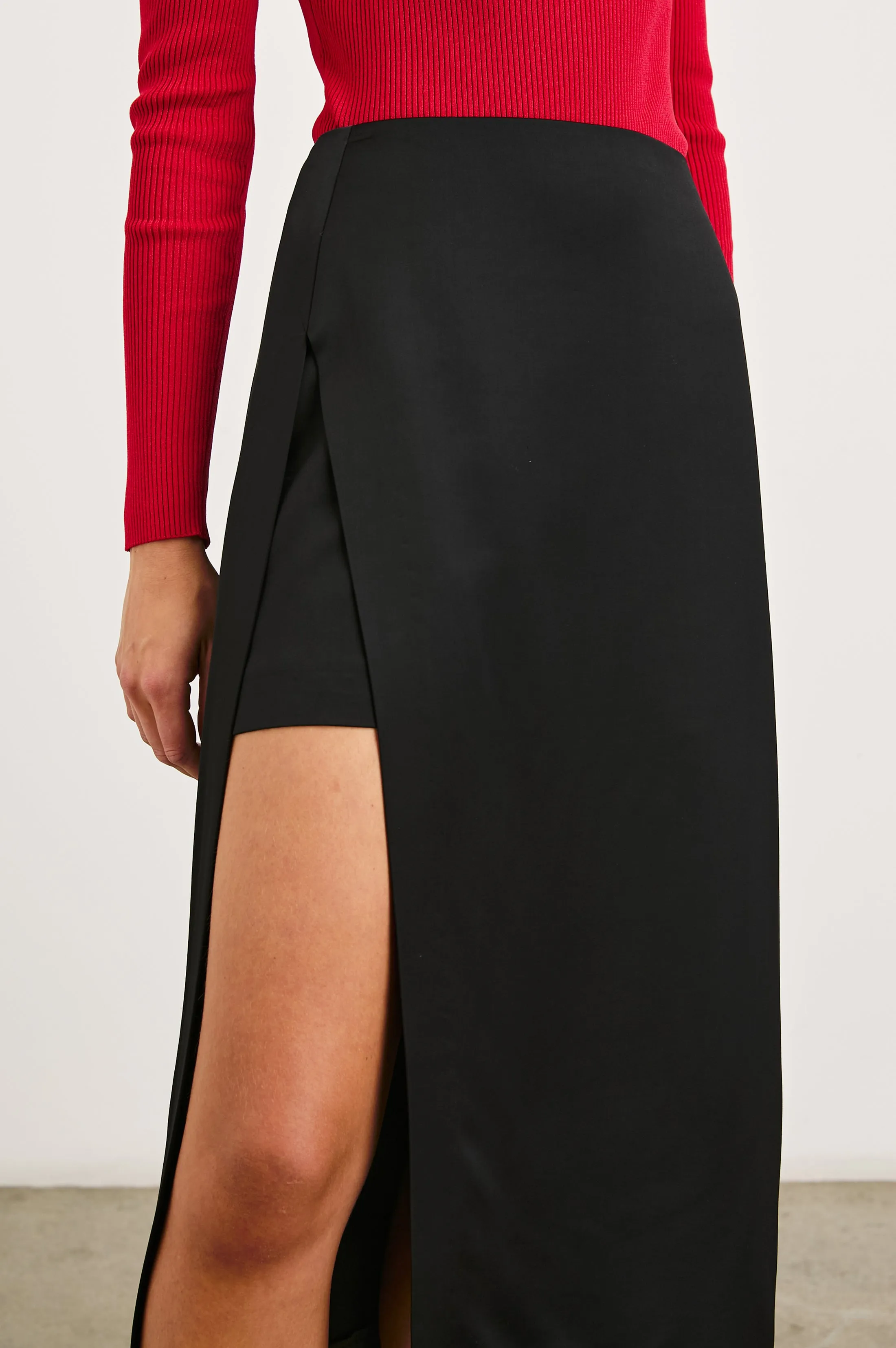 KIRA SKIRT - BLACK Rails
